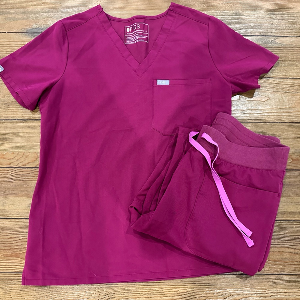 Figs dark magenta Scrub set